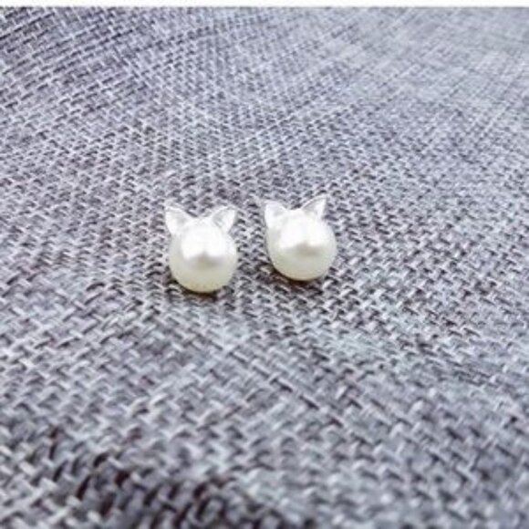 Pearl Silver Kitten Cat Fashion Earrings - Picture 3 of 3